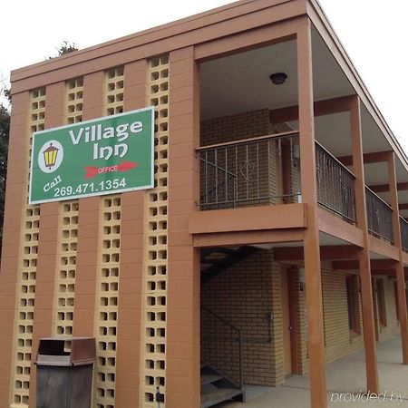 Village Inn Motel - Berrien Springs Екстериор снимка