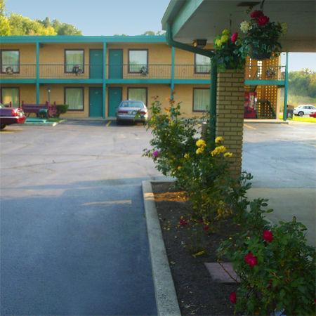 Village Inn Motel - Berrien Springs Екстериор снимка