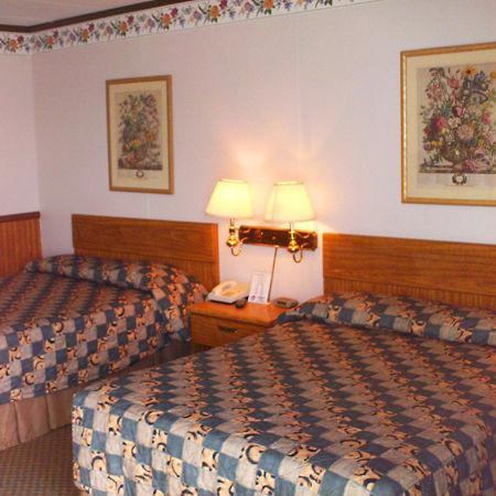 Village Inn Motel - Berrien Springs Стая снимка